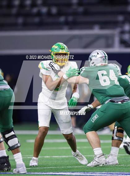 Thumbnail 3 in Reedy vs. Newman Smith (UIL 5A Football Bi-District) photogallery.