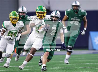 Thumbnail 3 in Reedy vs. Newman Smith (UIL 5A Football Bi-District) photogallery.