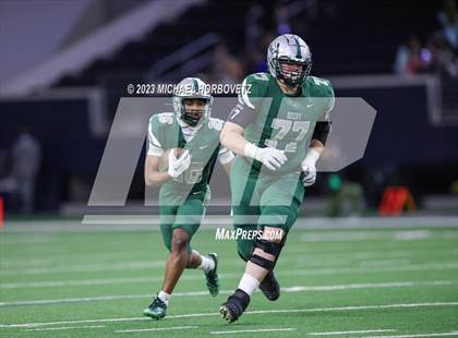 Thumbnail 2 in Reedy vs. Newman Smith (UIL 5A Football Bi-District) photogallery.