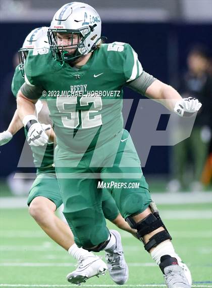 Thumbnail 2 in Reedy vs. Newman Smith (UIL 5A Football Bi-District) photogallery.