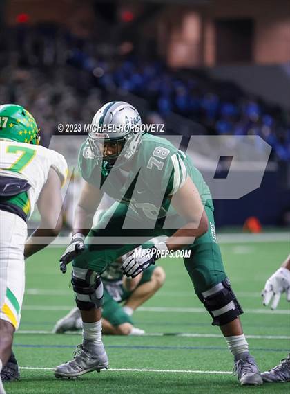 Thumbnail 2 in Reedy vs. Newman Smith (UIL 5A Football Bi-District) photogallery.