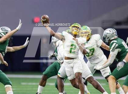 Thumbnail 1 in Reedy vs. Newman Smith (UIL 5A Football Bi-District) photogallery.
