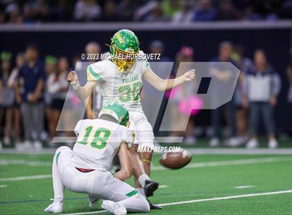 Thumbnail 2 in Reedy vs. Newman Smith (UIL 5A Football Bi-District) photogallery.