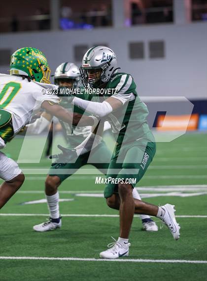 Thumbnail 3 in Reedy vs. Newman Smith (UIL 5A Football Bi-District) photogallery.