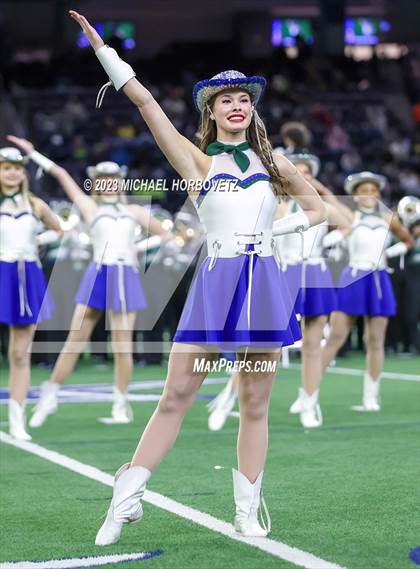 Thumbnail 2 in Reedy vs. Newman Smith (UIL 5A Football Bi-District) photogallery.