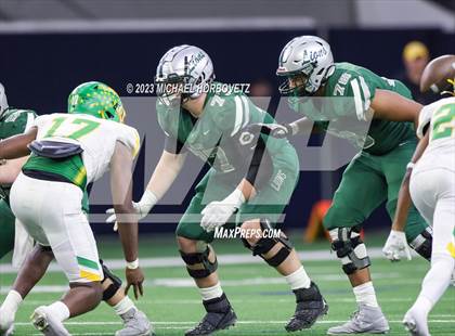 Thumbnail 1 in Reedy vs. Newman Smith (UIL 5A Football Bi-District) photogallery.