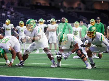 Thumbnail 1 in Reedy vs. Newman Smith (UIL 5A Football Bi-District) photogallery.