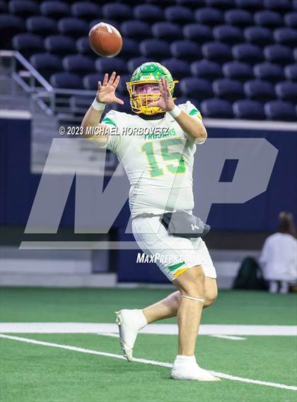Thumbnail 3 in Reedy vs. Newman Smith (UIL 5A Football Bi-District) photogallery.
