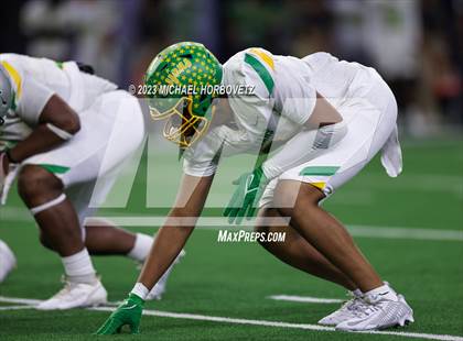 Thumbnail 2 in Reedy vs. Newman Smith (UIL 5A Football Bi-District) photogallery.