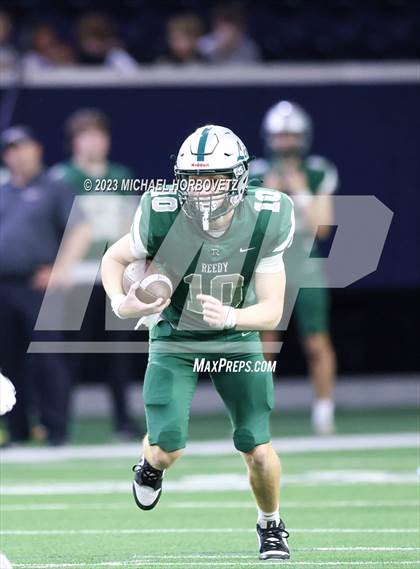 Thumbnail 3 in Reedy vs. Newman Smith (UIL 5A Football Bi-District) photogallery.
