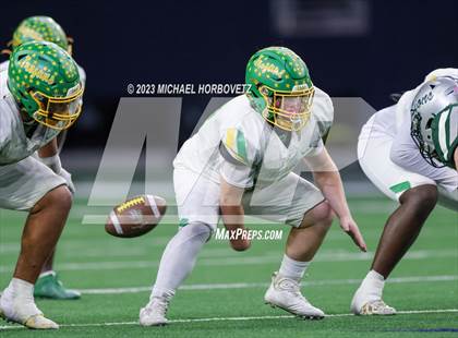Thumbnail 2 in Reedy vs. Newman Smith (UIL 5A Football Bi-District) photogallery.
