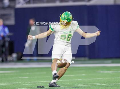 Thumbnail 3 in Reedy vs. Newman Smith (UIL 5A Football Bi-District) photogallery.