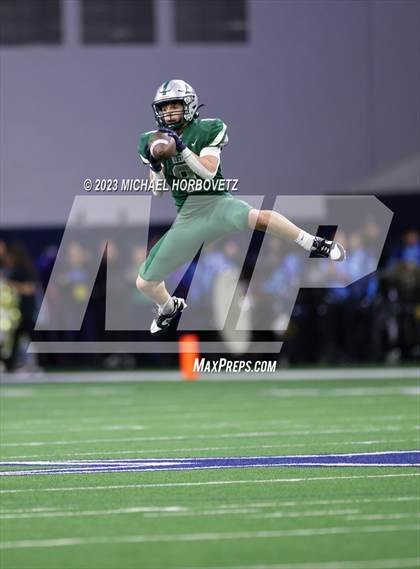 Thumbnail 1 in Reedy vs. Newman Smith (UIL 5A Football Bi-District) photogallery.