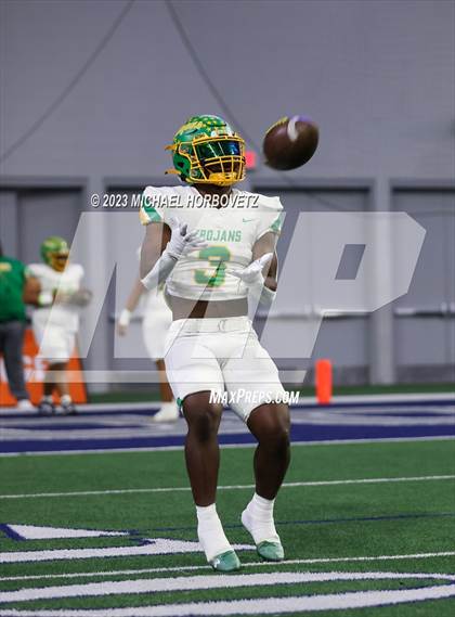 Thumbnail 1 in Reedy vs. Newman Smith (UIL 5A Football Bi-District) photogallery.