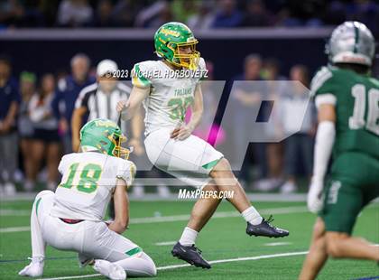Thumbnail 3 in Reedy vs. Newman Smith (UIL 5A Football Bi-District) photogallery.