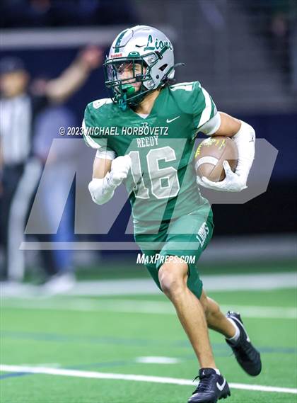Thumbnail 1 in Reedy vs. Newman Smith (UIL 5A Football Bi-District) photogallery.