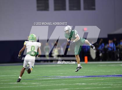 Thumbnail 2 in Reedy vs. Newman Smith (UIL 5A Football Bi-District) photogallery.