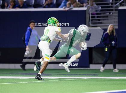 Thumbnail 3 in Reedy vs. Newman Smith (UIL 5A Football Bi-District) photogallery.