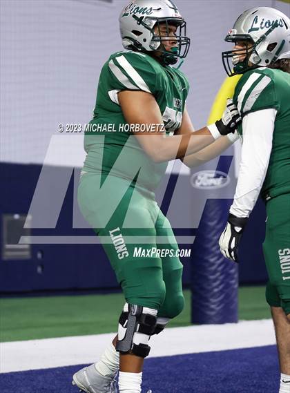 Thumbnail 2 in Reedy vs. Newman Smith (UIL 5A Football Bi-District) photogallery.