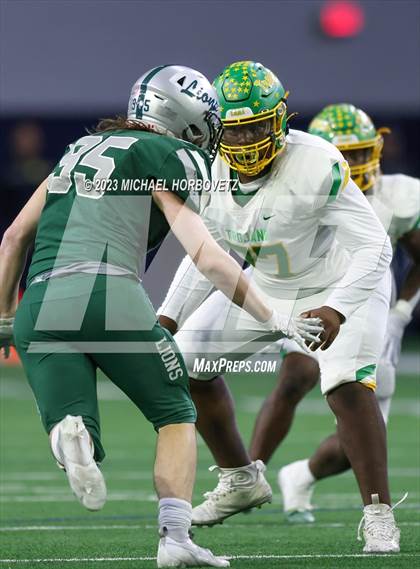 Thumbnail 1 in Reedy vs. Newman Smith (UIL 5A Football Bi-District) photogallery.