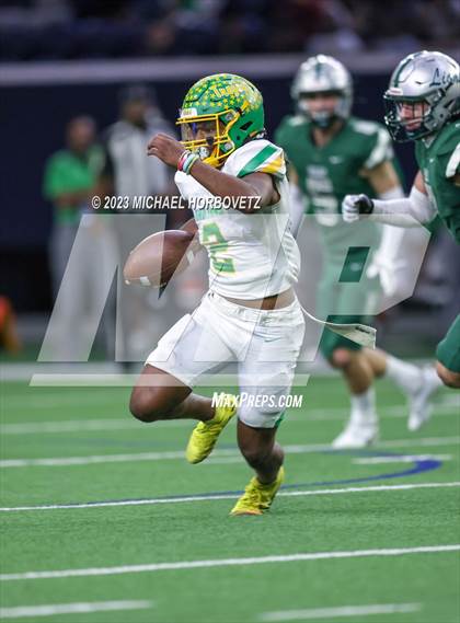 Thumbnail 1 in Reedy vs. Newman Smith (UIL 5A Football Bi-District) photogallery.