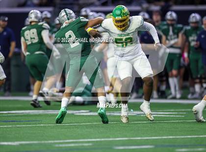 Thumbnail 2 in Reedy vs. Newman Smith (UIL 5A Football Bi-District) photogallery.