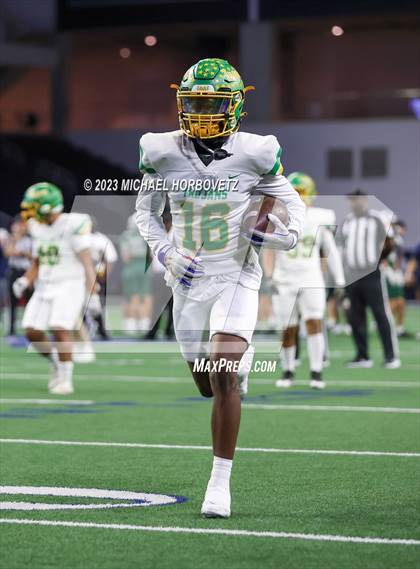 Thumbnail 1 in Reedy vs. Newman Smith (UIL 5A Football Bi-District) photogallery.