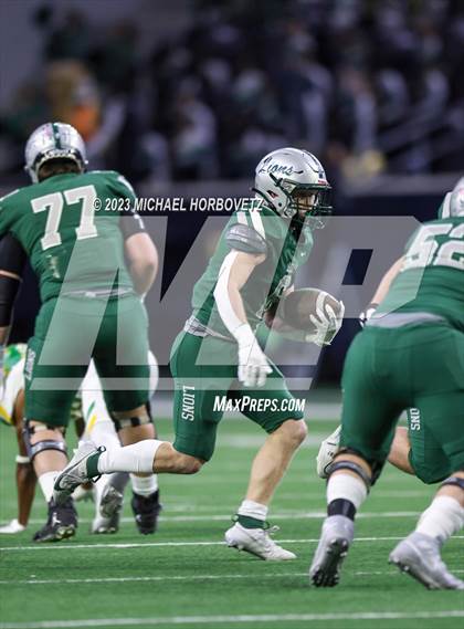 Thumbnail 2 in Reedy vs. Newman Smith (UIL 5A Football Bi-District) photogallery.