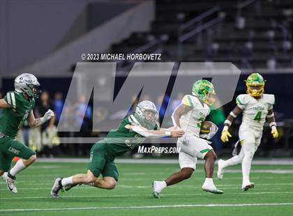 Thumbnail 1 in Reedy vs. Newman Smith (UIL 5A Football Bi-District) photogallery.