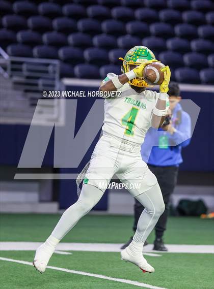Thumbnail 3 in Reedy vs. Newman Smith (UIL 5A Football Bi-District) photogallery.
