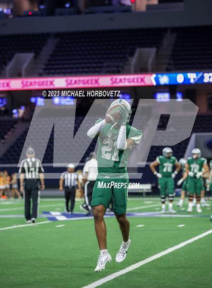 Thumbnail 2 in Reedy vs. Newman Smith (UIL 5A Football Bi-District) photogallery.