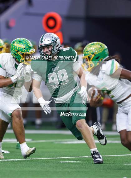 Thumbnail 1 in Reedy vs. Newman Smith (UIL 5A Football Bi-District) photogallery.