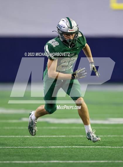 Thumbnail 2 in Reedy vs. Newman Smith (UIL 5A Football Bi-District) photogallery.