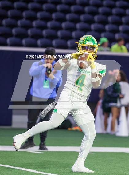 Thumbnail 1 in Reedy vs. Newman Smith (UIL 5A Football Bi-District) photogallery.