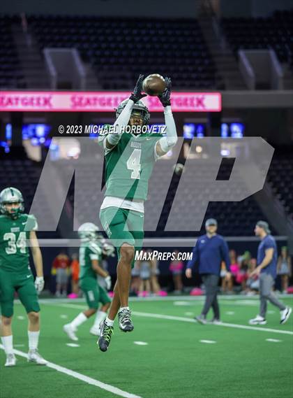 Thumbnail 3 in Reedy vs. Newman Smith (UIL 5A Football Bi-District) photogallery.
