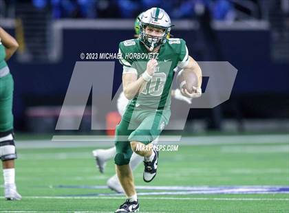 Thumbnail 2 in Reedy vs. Newman Smith (UIL 5A Football Bi-District) photogallery.
