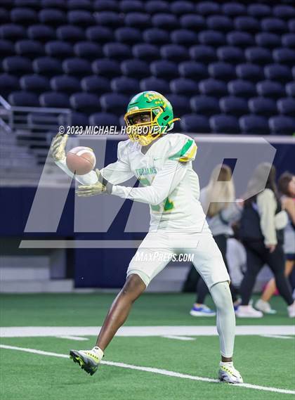 Thumbnail 1 in Reedy vs. Newman Smith (UIL 5A Football Bi-District) photogallery.