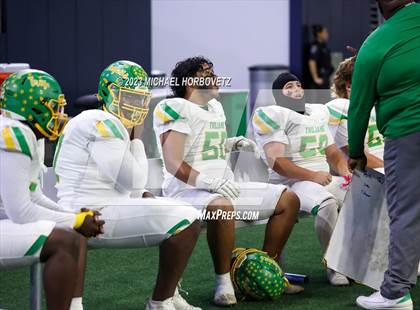 Thumbnail 2 in Reedy vs. Newman Smith (UIL 5A Football Bi-District) photogallery.