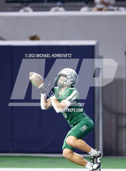 Thumbnail 2 in Reedy vs. Newman Smith (UIL 5A Football Bi-District) photogallery.