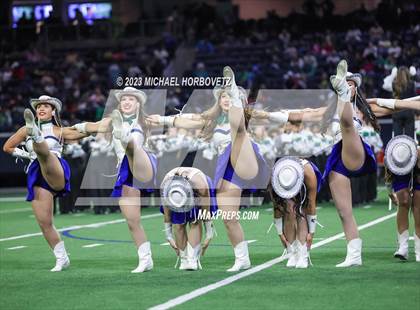 Thumbnail 2 in Reedy vs. Newman Smith (UIL 5A Football Bi-District) photogallery.