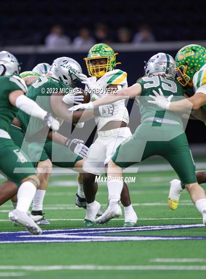 Thumbnail 1 in Reedy vs. Newman Smith (UIL 5A Football Bi-District) photogallery.