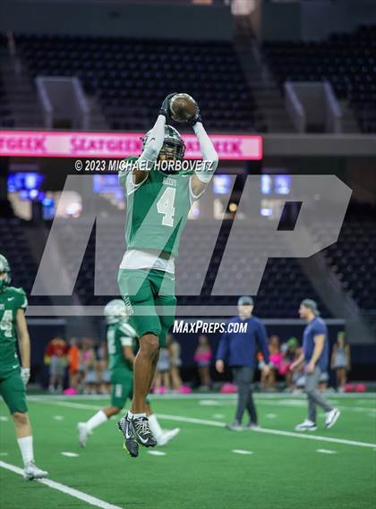 Thumbnail 1 in Reedy vs. Newman Smith (UIL 5A Football Bi-District) photogallery.