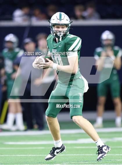 Thumbnail 2 in Reedy vs. Newman Smith (UIL 5A Football Bi-District) photogallery.