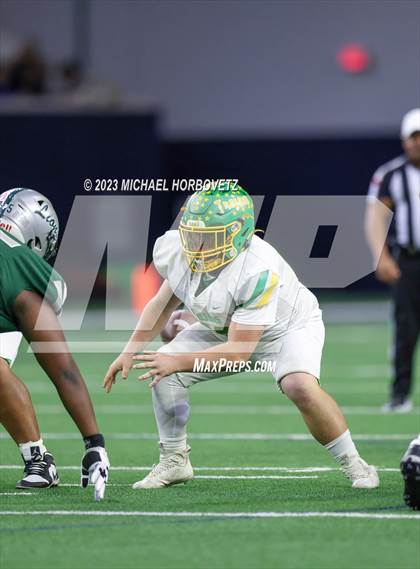 Thumbnail 2 in Reedy vs. Newman Smith (UIL 5A Football Bi-District) photogallery.