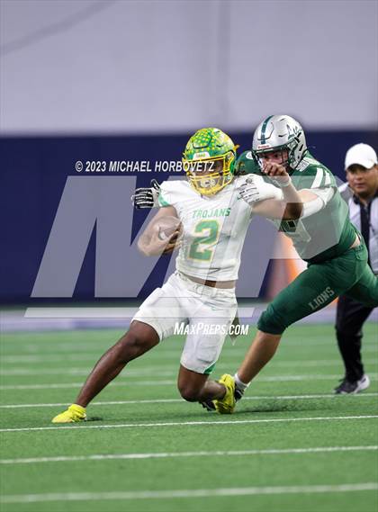 Thumbnail 3 in Reedy vs. Newman Smith (UIL 5A Football Bi-District) photogallery.