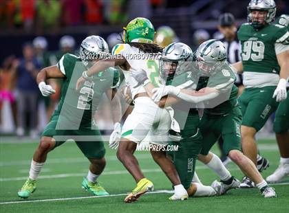 Thumbnail 3 in Reedy vs. Newman Smith (UIL 5A Football Bi-District) photogallery.