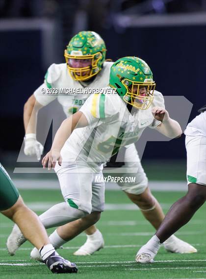 Thumbnail 3 in Reedy vs. Newman Smith (UIL 5A Football Bi-District) photogallery.