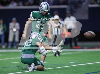 Thumbnail 1 in Reedy vs. Newman Smith (UIL 5A Football Bi-District) photogallery.