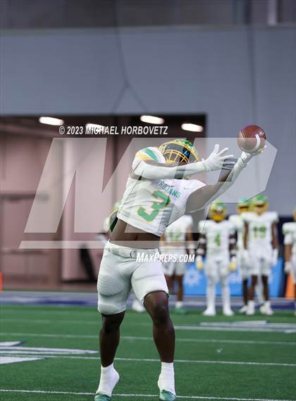 Thumbnail 1 in Reedy vs. Newman Smith (UIL 5A Football Bi-District) photogallery.