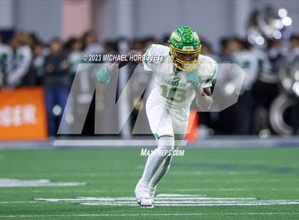 Thumbnail 2 in Reedy vs. Newman Smith (UIL 5A Football Bi-District) photogallery.